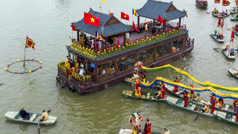 Over 200 boats join water procession ceremony in Tam Chuc pagoda